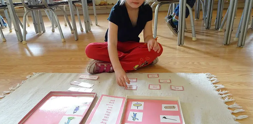 e63aae_5ec3bd3b7b7d4b77a1b98b00f94fdafc children refining auditory senses with Montessori sound cylinders