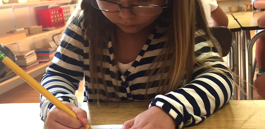 e63aae_676aee16820240d1909dda829fa4b146 a child exploring geometric solids to learn about three-dimensional shapes